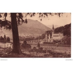64 - Lourdes - La Basilique...