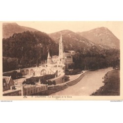 65 - Lourdes - La Basilique...