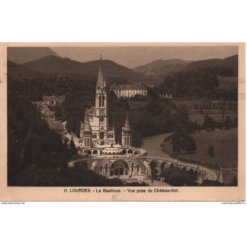 65 - Lourdes - La Basilique - Vue prise du Château-fort - Dos Divisé