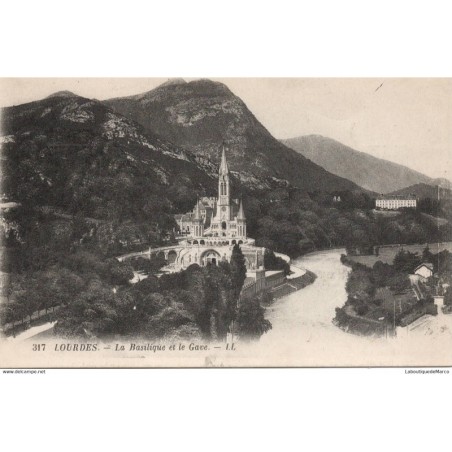 65 - Lourdes - La Basilique et le Gave - Dos Divisé