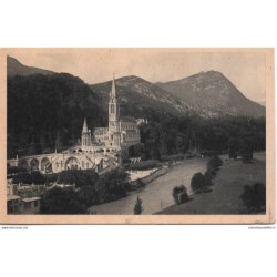 65 - Lourdes - La Basilique...
