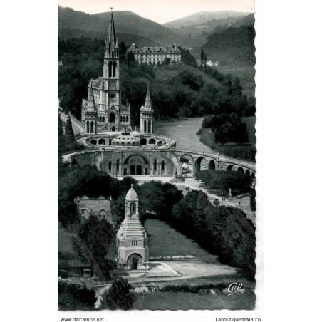 65 - Lourdes - La Basilique et le Monument interallié - Dos Divisé