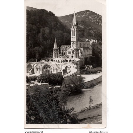65 - Lourdes - La Basilique et le Gave - Dos Divisé