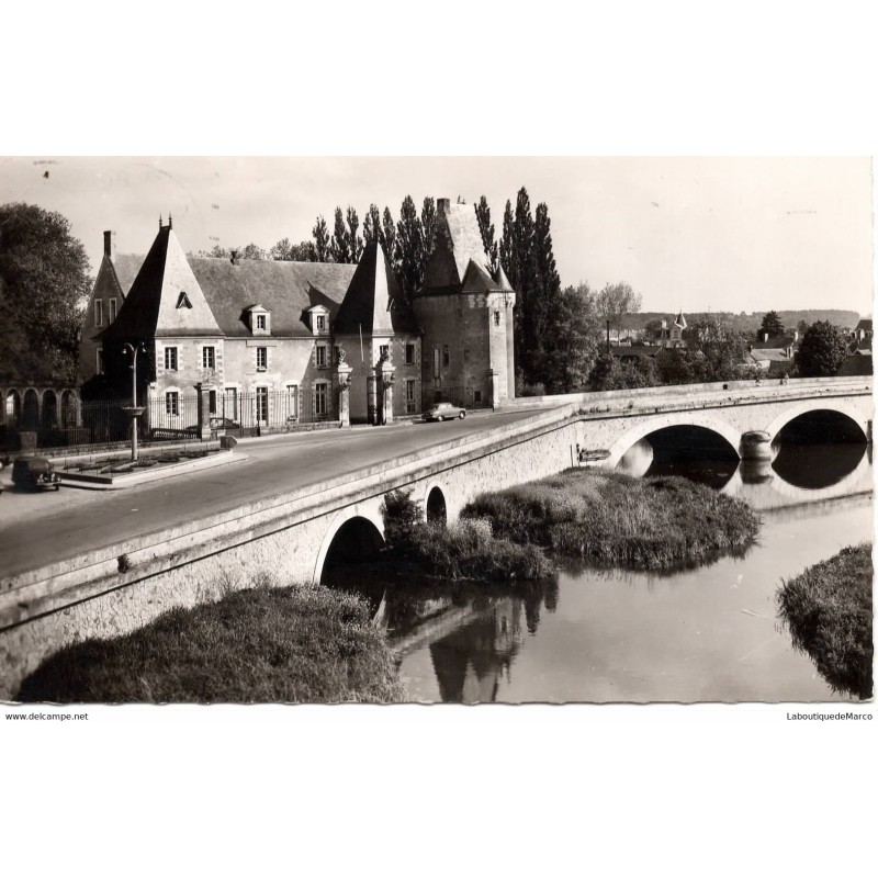 72 - La Flèche - Le Château et le Pont des Carmes - Dos Divisé