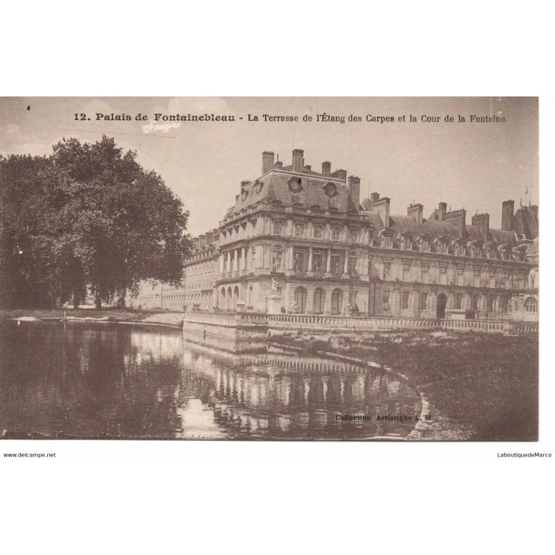 77 - Fontainebleau - La Terrasse de l'Etang des Carpes et la cour de la Fontaine - Dos Divisé