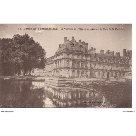 77 - Fontainebleau - La Terrasse de l'Etang des Carpes et la cour de la Fontaine - Dos Divisé