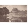 77 - Fontainebleau - La Terrasse de l'Etang des Carpes et la cour de la Fontaine - Dos Divisé