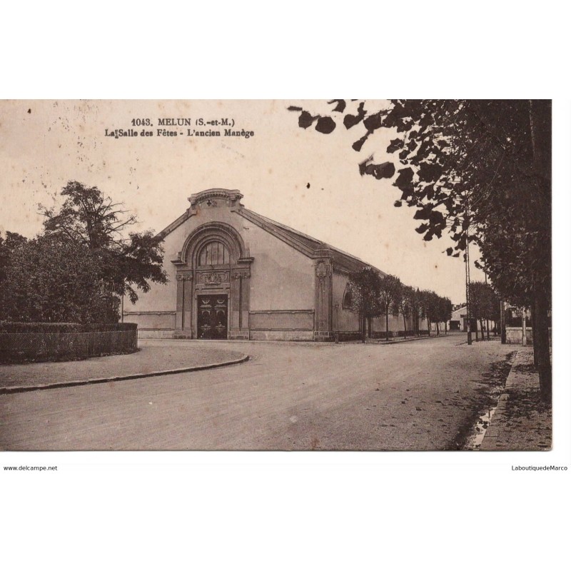 77 - Melun - La Salle des Fêtes - L'ancien Manège - Dos Divisé