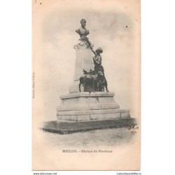 77 - Melun - Statue de...