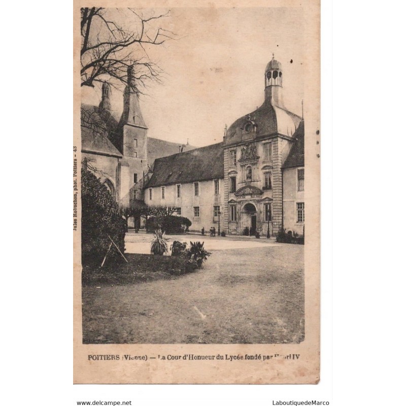 86 - Poitiers - La Cour d'honneur du Lycée - Dos Divisé