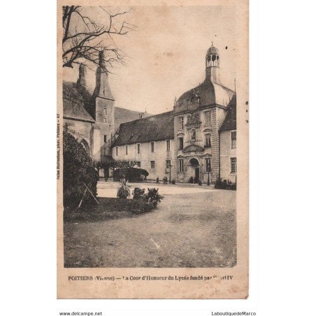 86 - Poitiers - La Cour d'honneur du Lycée - Dos Divisé