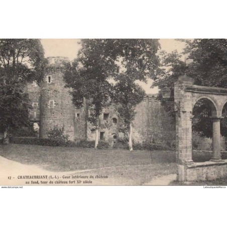 37 - CHATEAUBRIANT - Cour intérieure du Château - Dos Divisé