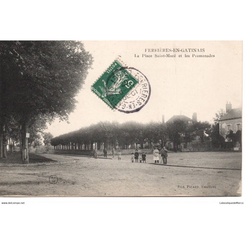 45 - Ferrières-en-Gatinais - La Place Saint-Macé - Dos Divisé