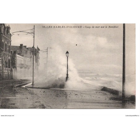 85 - Sables d'Olonne - Coup de mer sur le Remblai - Dos Divisé
