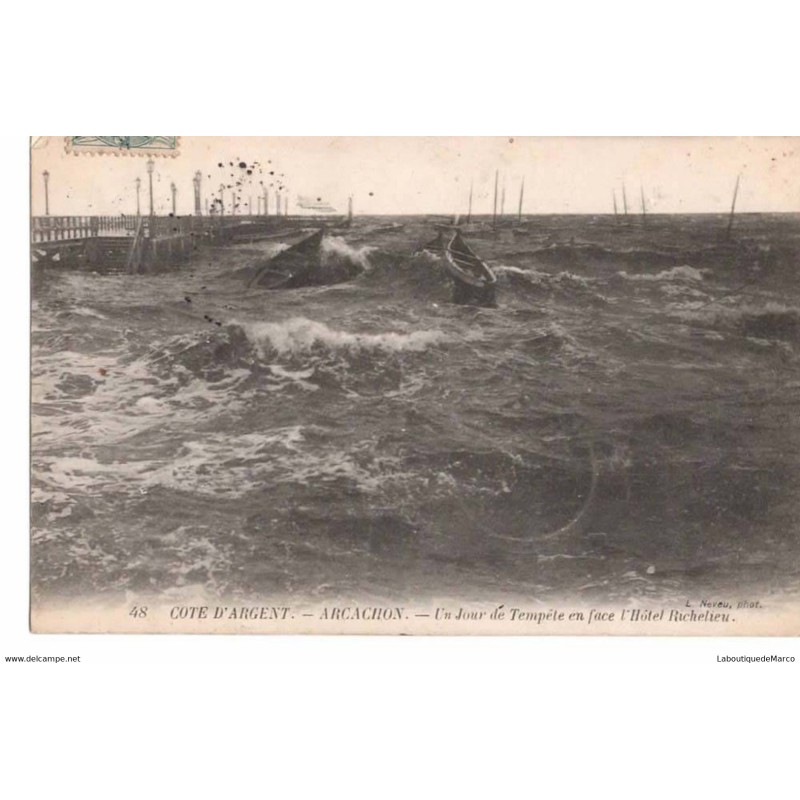 33 - COTE D'ARGENT - ARCACHON - Un Jour de Tempête en face de l'Hôtel Richelieu