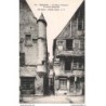 37 - CHINON - La Rue Voltaire - Vielles Maisons - Dos Divisé